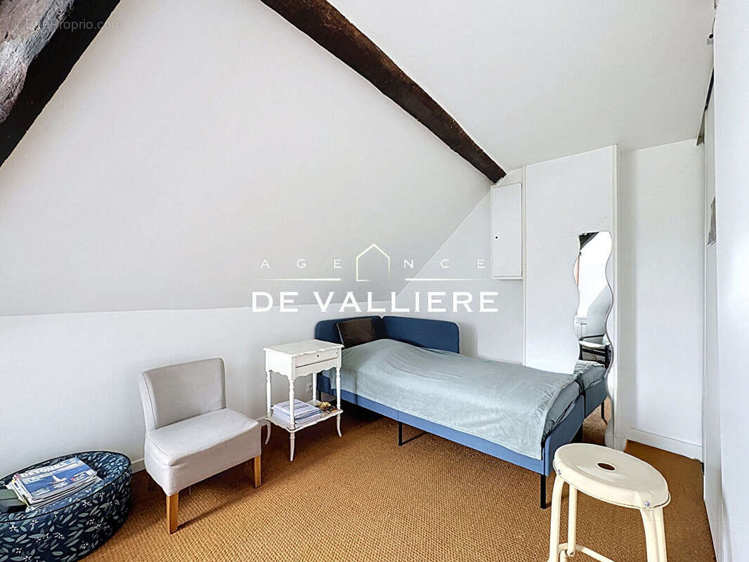 Rueil Malmaison - Centre - Coeur de ville -  2 pièces 34.2 m2 carrez 55.6 m2 au sol - photo 7