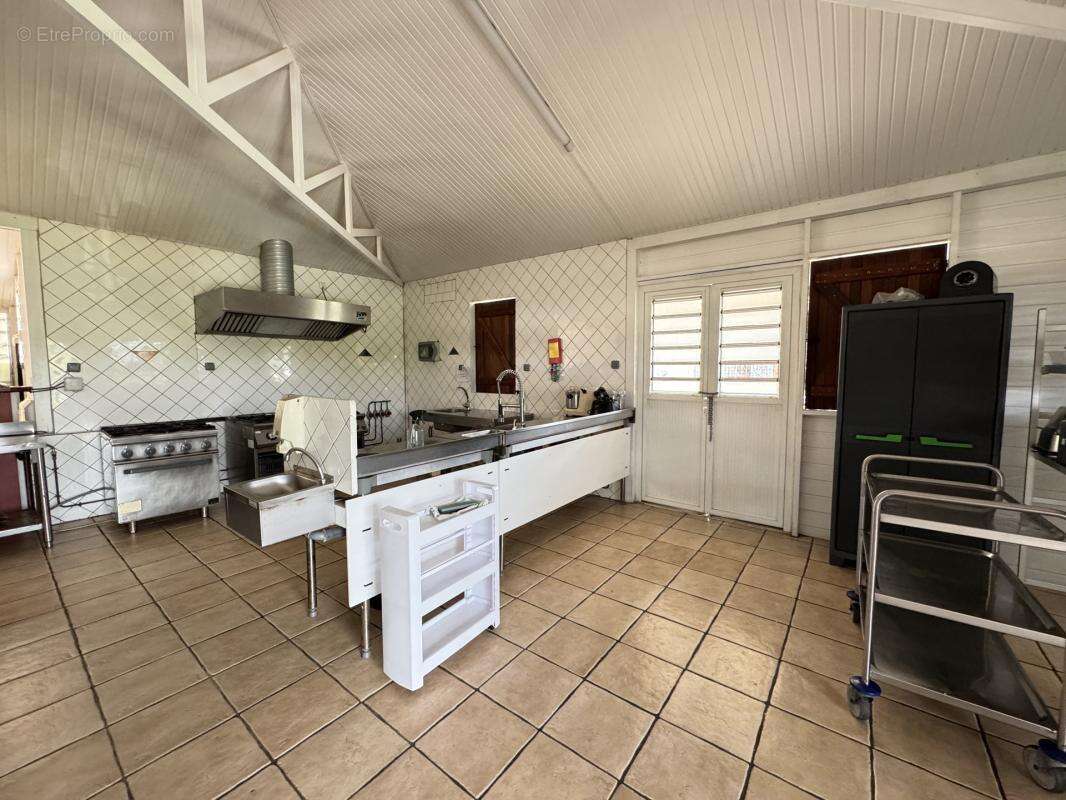 Commerce à SAINTE-ANNE