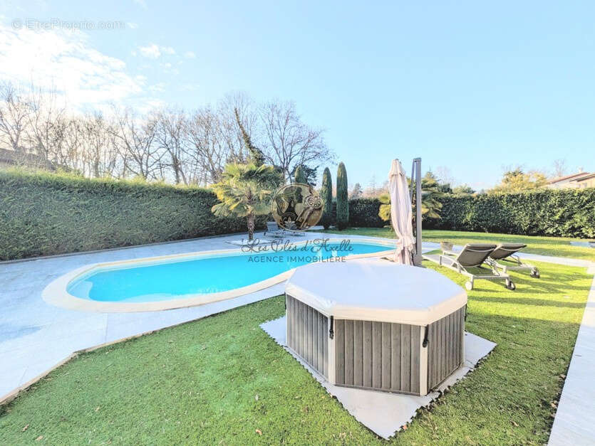 Maison à GREZIEU-LA-VARENNE