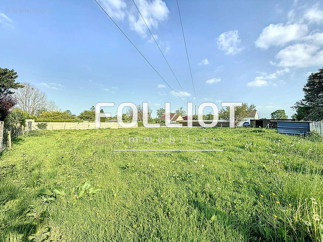 Terrain à SAINT-PLANCHERS