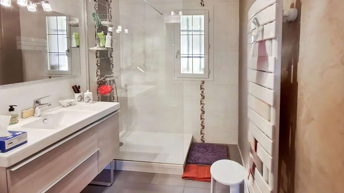 Maison à CHAMPCEVINEL