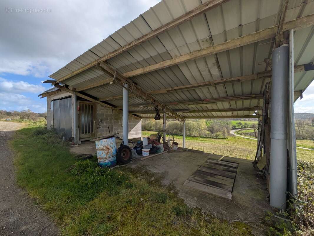 Kernascleden propriété composée d'une maison à usage d'habitation de 6 pièces 178 m² envion un hangar de 161m² envion, une ancie - photo 31