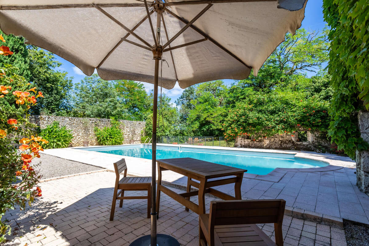 Maison à SAINTE-COLOMBE-DE-VILLENEUVE