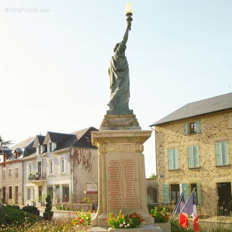 Maison à CHATEAUNEUF-LA-FORET