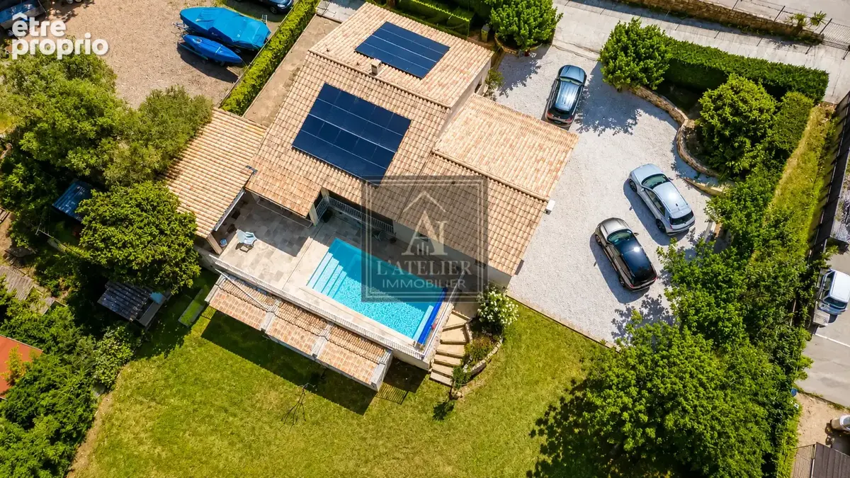 Maison de plain-pied d'une superficie de 136 m2 avec piscine sur une parcelle de 2000 m2 - photo 3