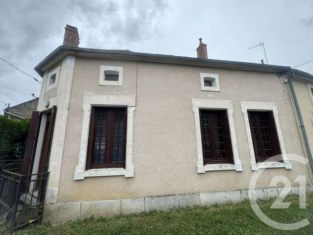 Maison à CHATEAUNEUF-VAL-DE-BARGIS