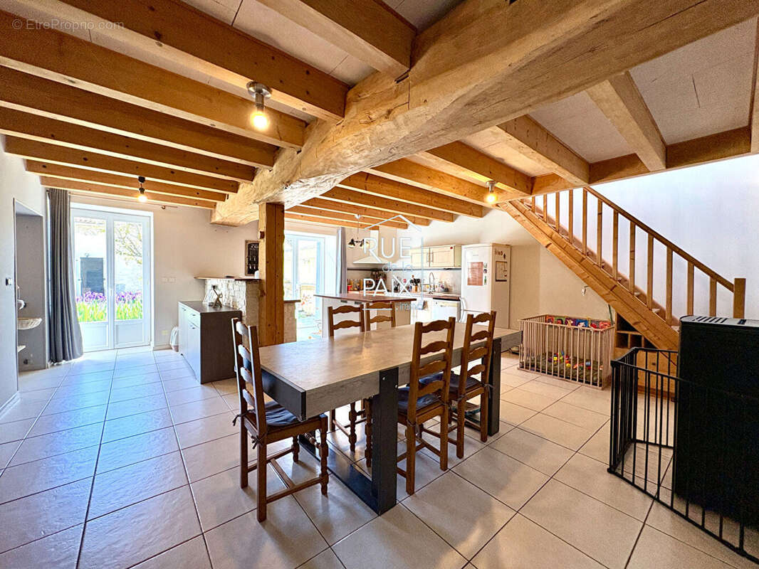 Maison Cherves 5 pièce(s) 140.89 m2 - photo 4