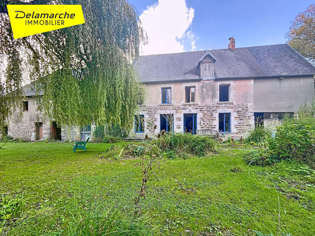 Maison à CERENCES