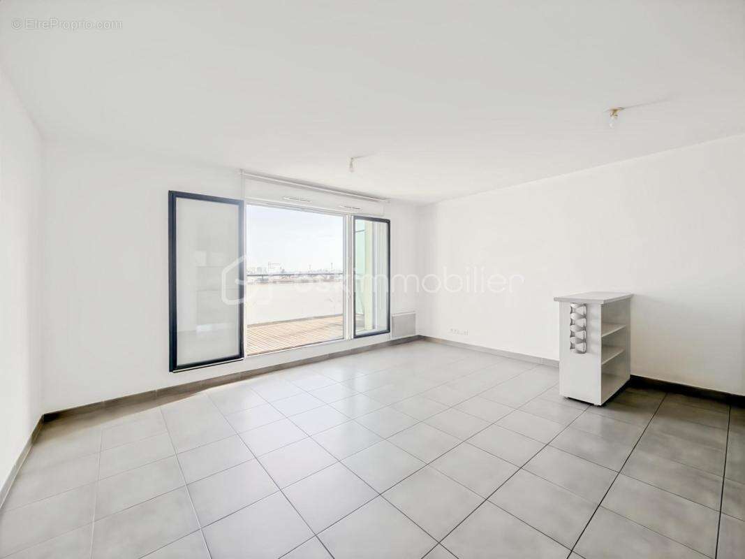 F3 lumineux avec terrasse et place de parking – Le Blanc-Mesnil DPE B - photo 3