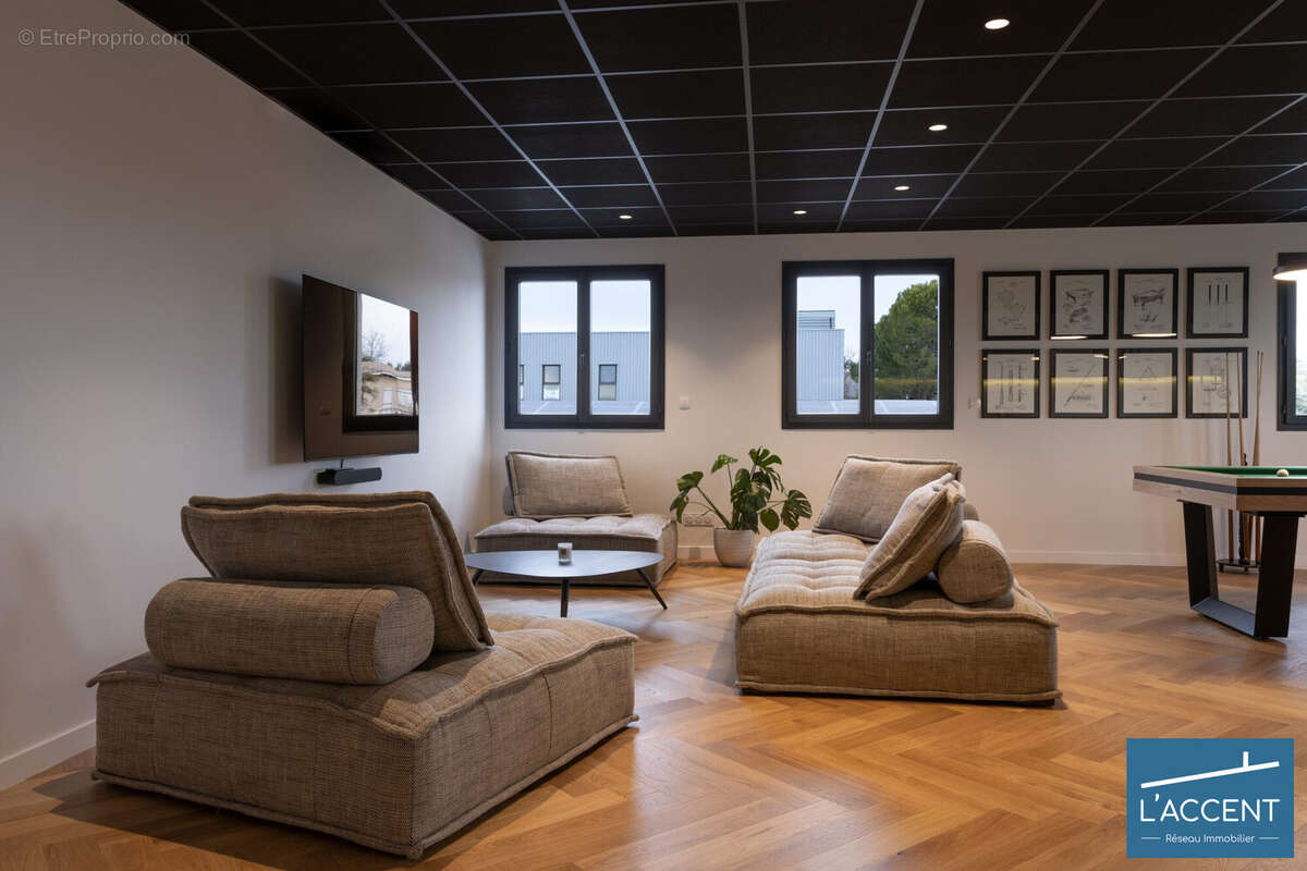 Commerce à CASTRIES