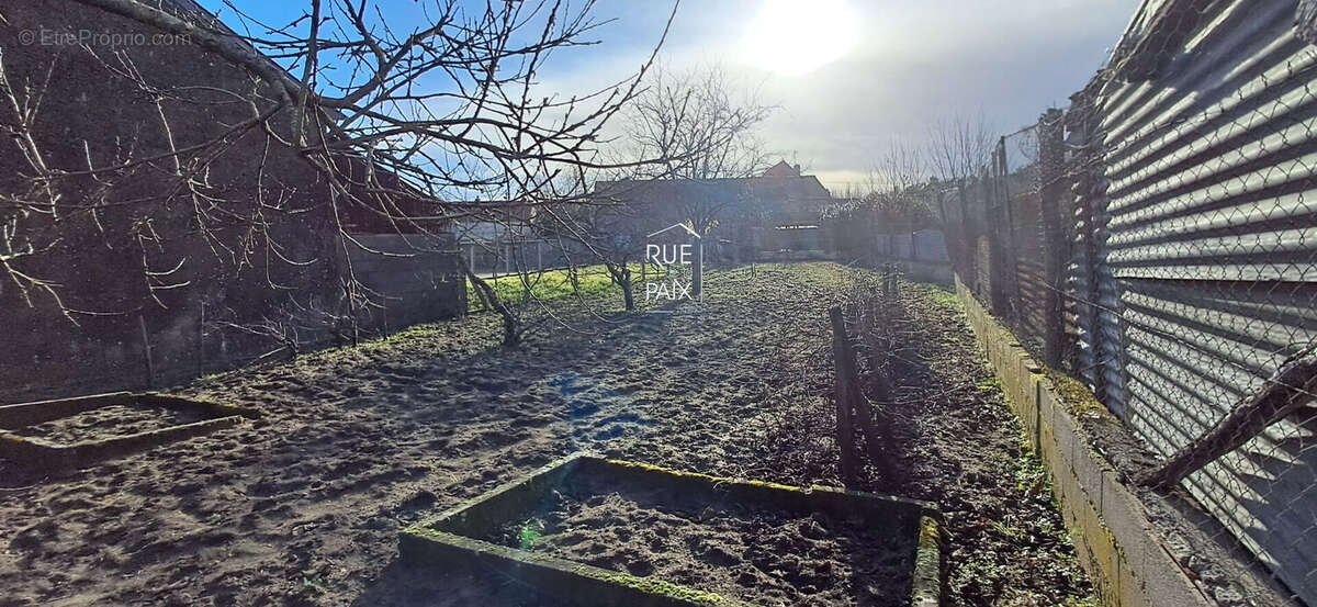 Terrain à LENCLOITRE