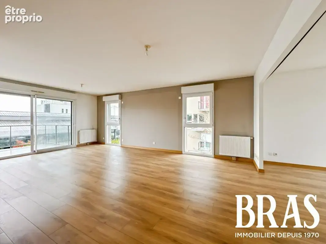 Appartement 4 chambres - balcon - double garage - photo 5