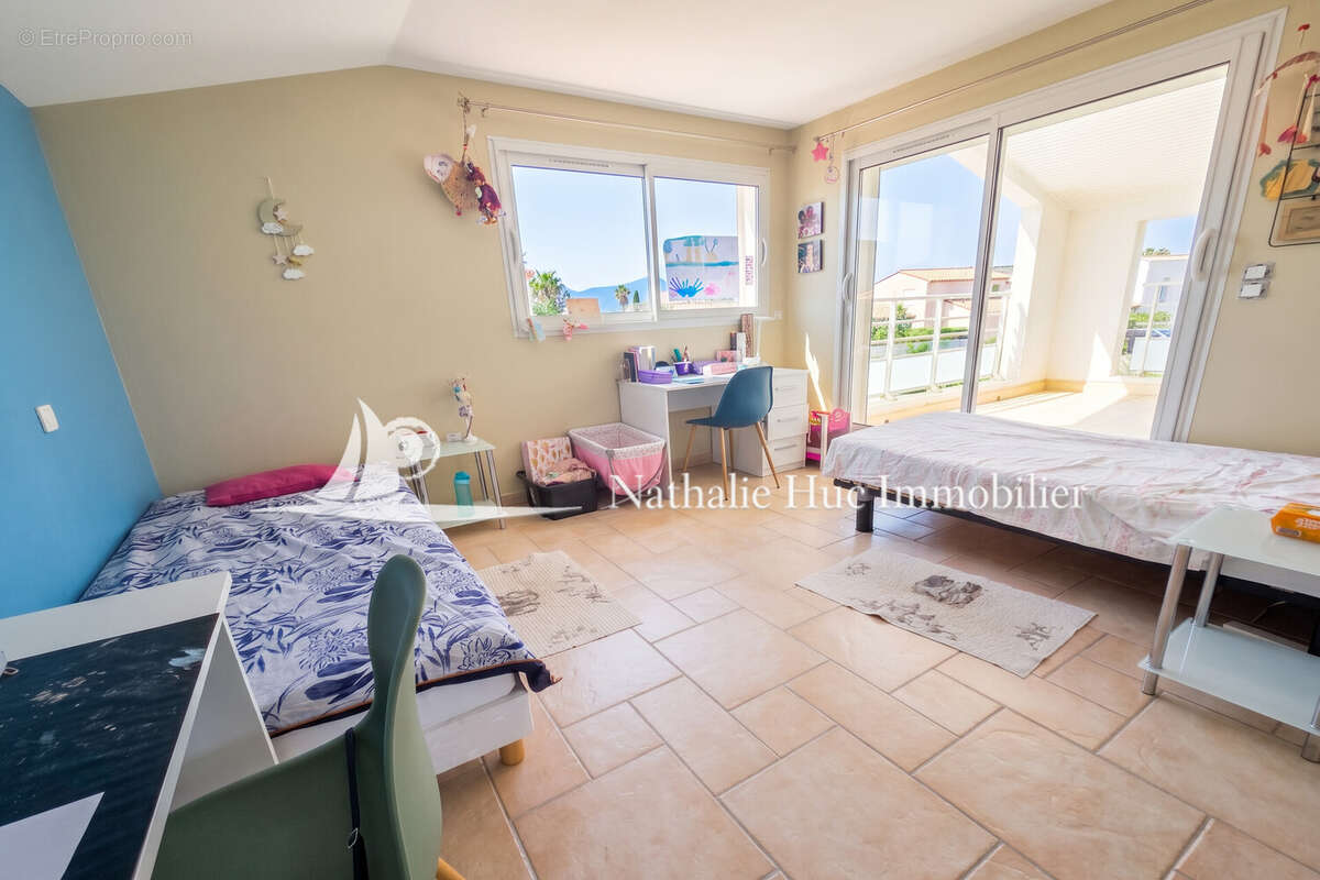 Maison 168 m² à Saint-Cyprien  - photo 8