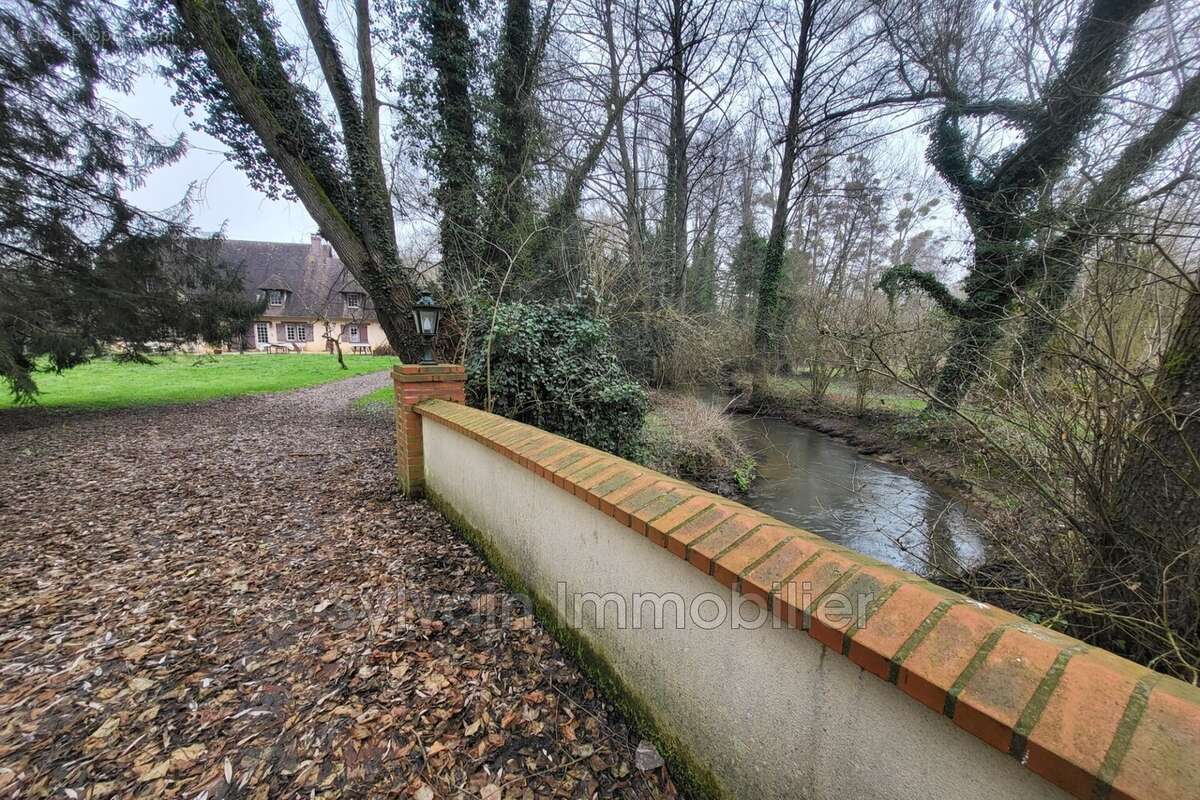 Maison 212 m² à Songeons  - photo 2