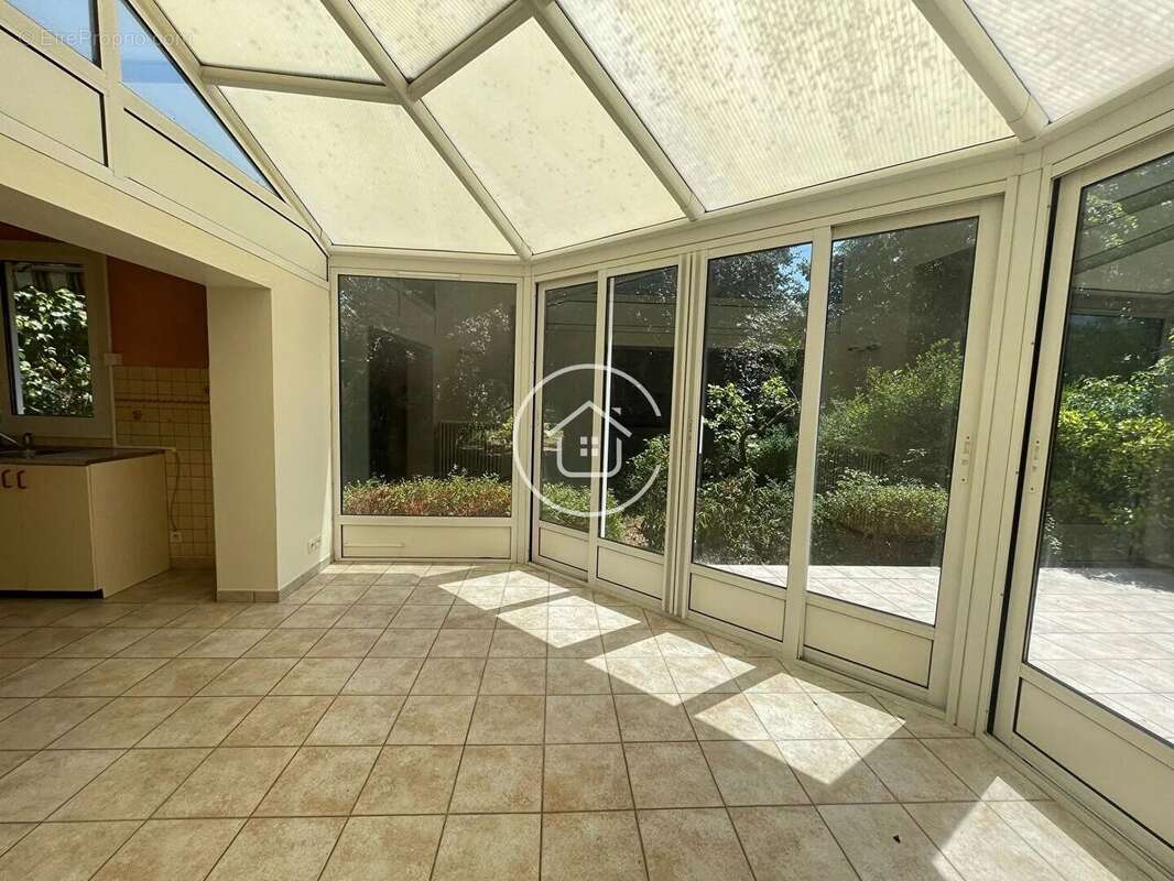 RARE - Maison de ville avec jardin  - Proche centre-ville - photo 6