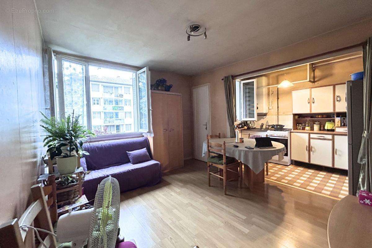 Appartement à vendre 2 pièces lyon 8eme arrondissement (69) - balcon - parking - cave - proche des commodites - photo 2