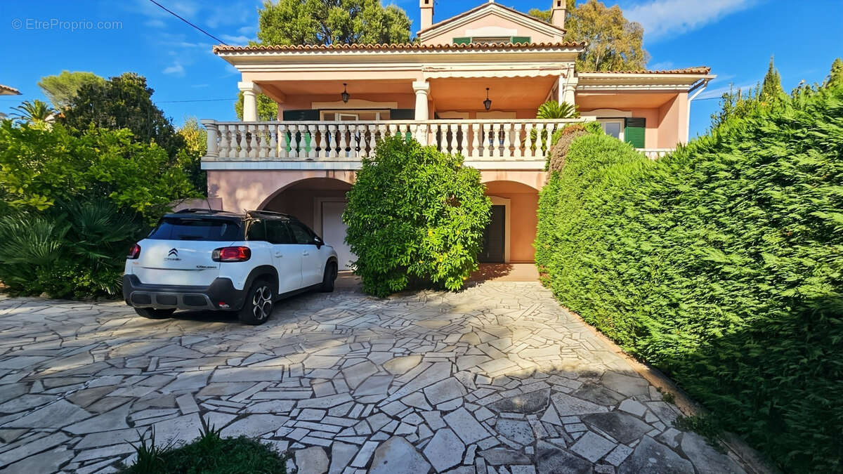 Autre à SAINT-RAPHAEL