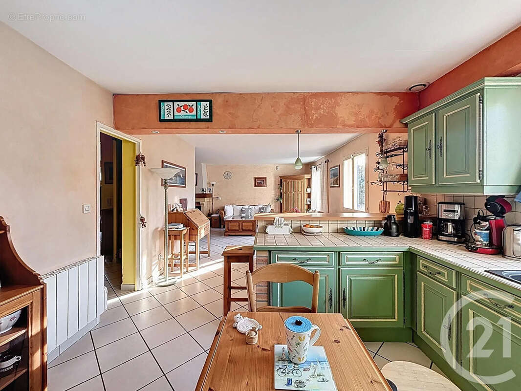 Maison à SAVIGNY-LE-TEMPLE