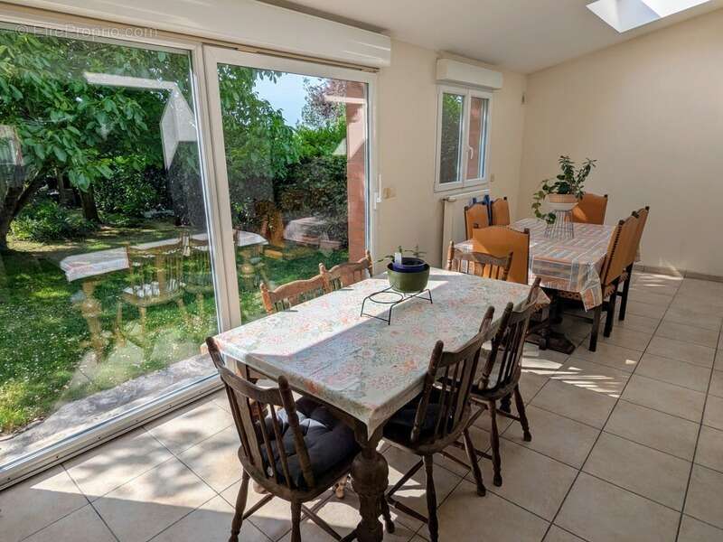 Maison à NEUVILLE-EN-FERRAIN