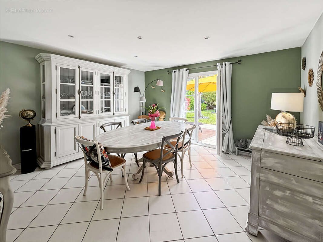 Maison à VAUX-LE-PENIL