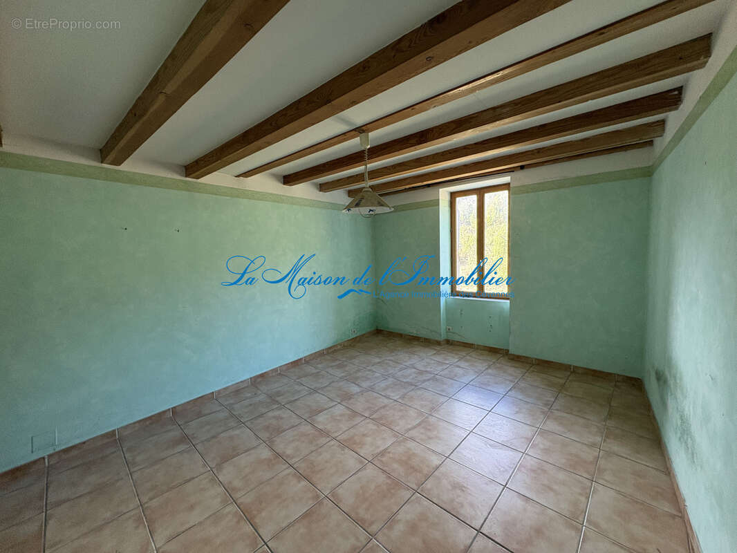 A proximité des Mages mas en pierre mitoyen d'un côté sur 1085m2 de terrain avec un puit et garage. - photo 6
