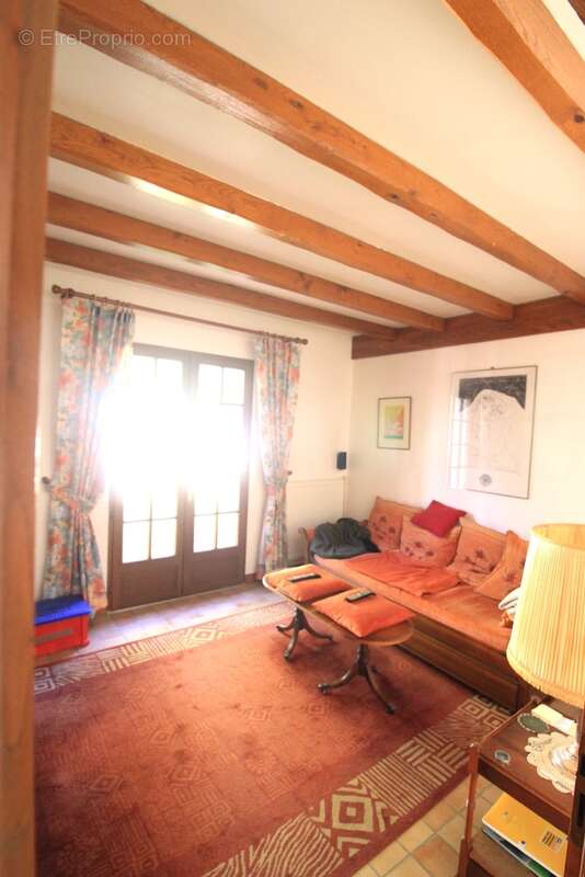 Maison à MANDRES-LES-ROSES