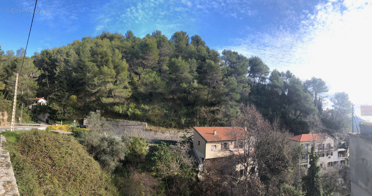 Terrain à TOURRETTE-LEVENS