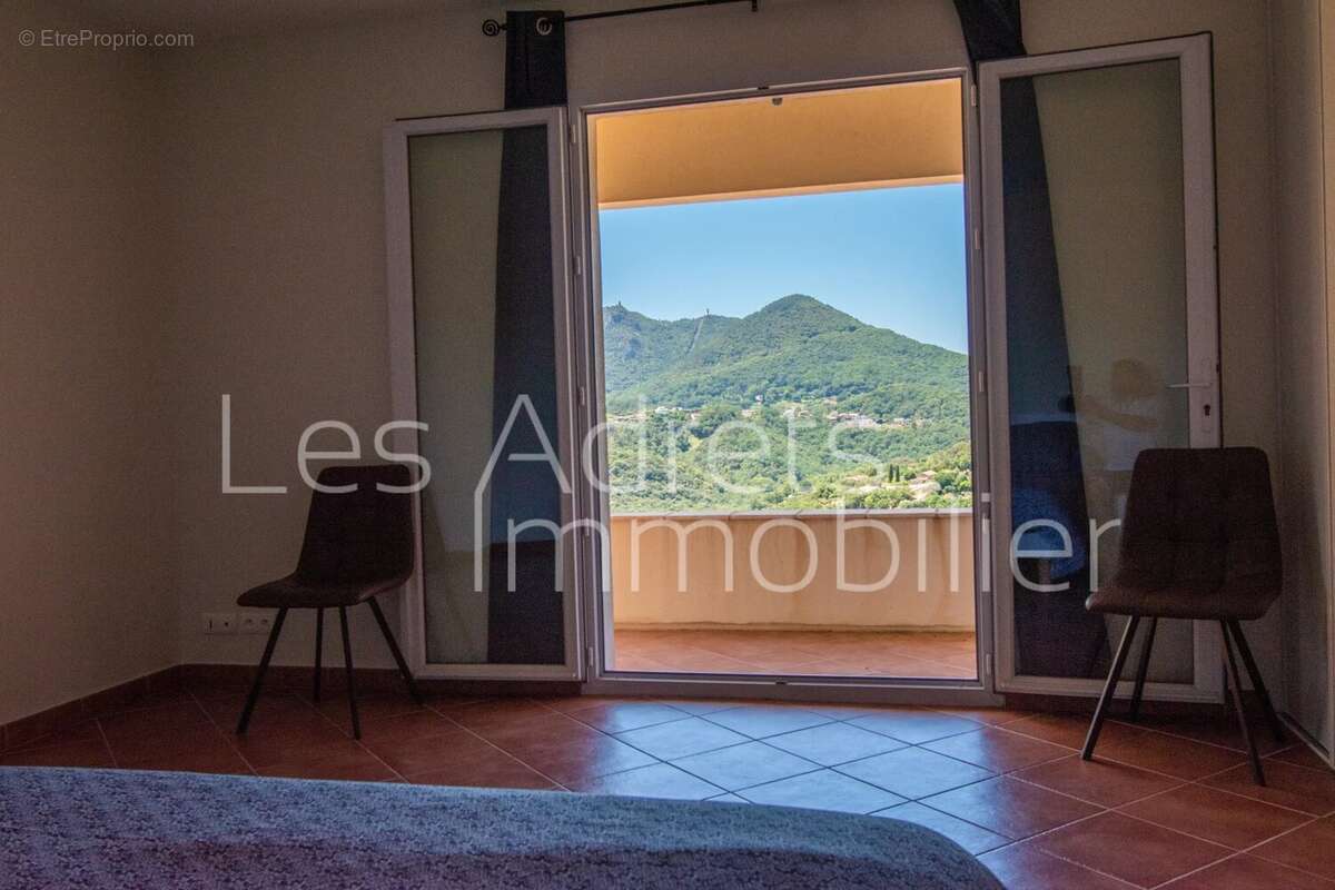 Maison à LES ADRETS-DE-L'ESTEREL