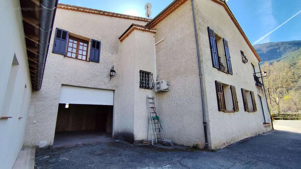 Maison 157 m² - Ascenseur - Garage - Terrain 930 m² - photo 4