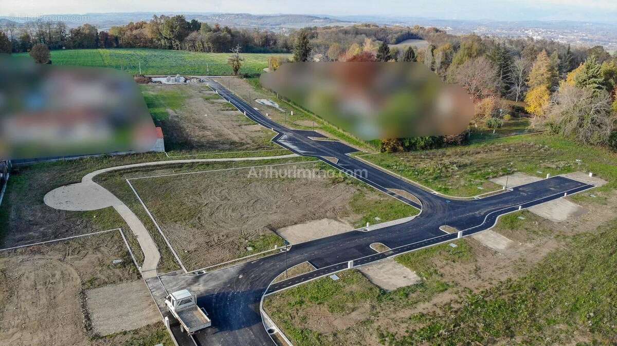 Terrain à MORESTEL