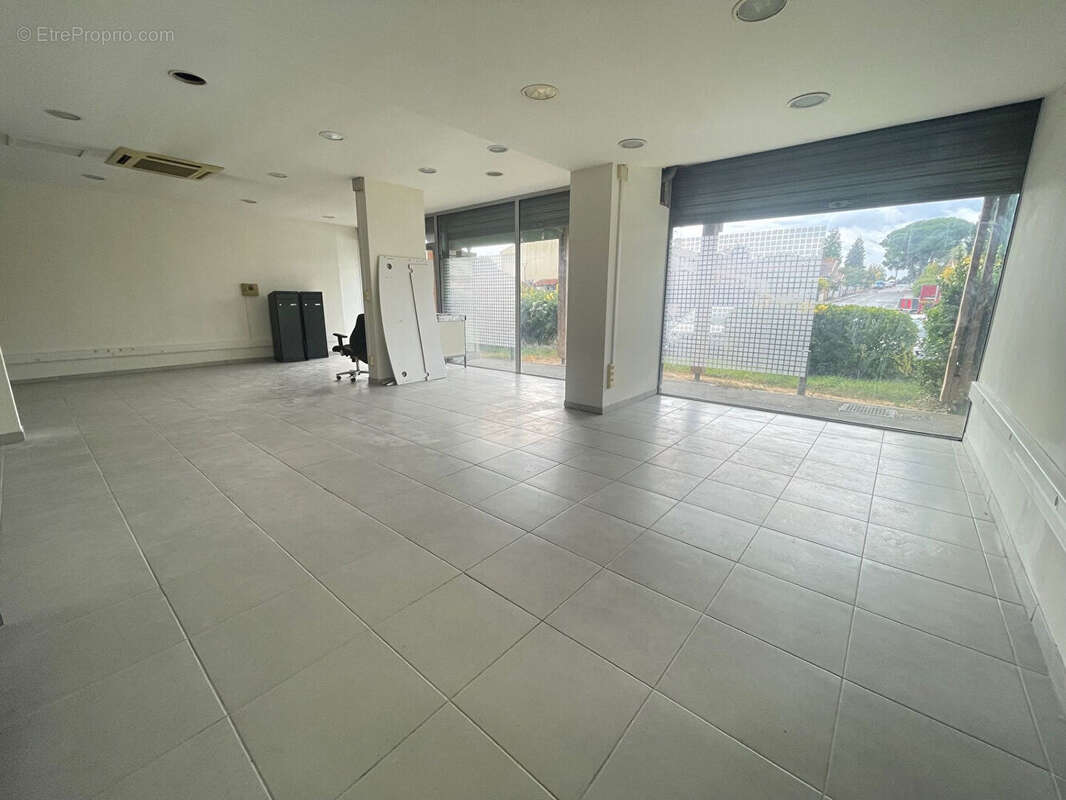 Commerce à SAINT-JEAN