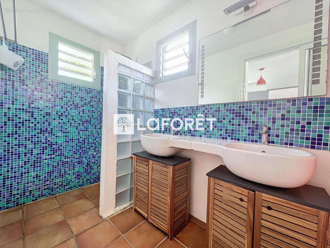 Maison F4  à Sainte Anne avec garage et piscine - photo 14