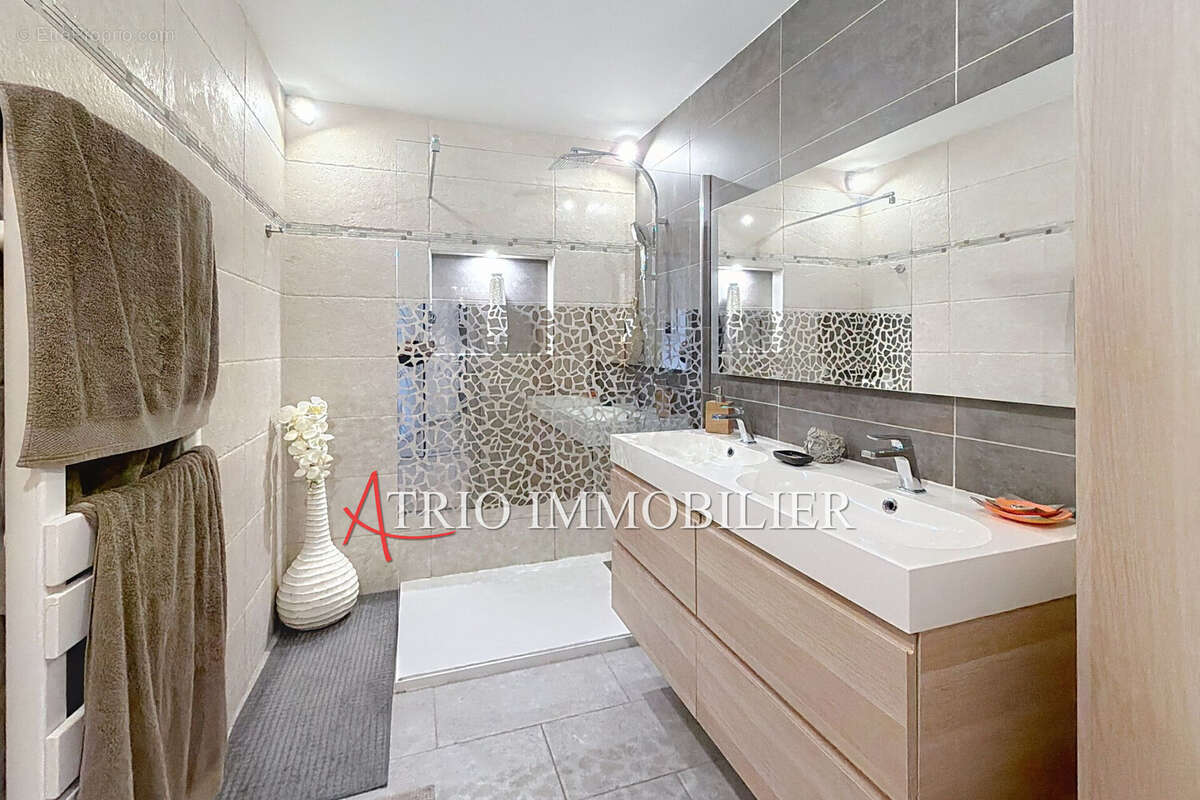 Appartement à SAINT-LAURENT-DU-VAR