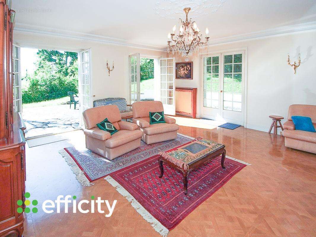 Maison à VETRAZ-MONTHOUX