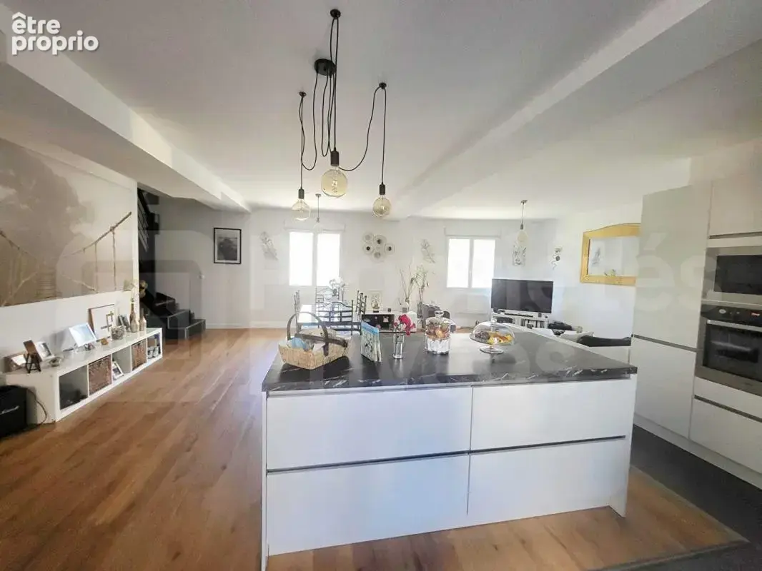 Coup de coeur pour cette maison rénovée, 3 chambres, jardin et stationnement - photo 7