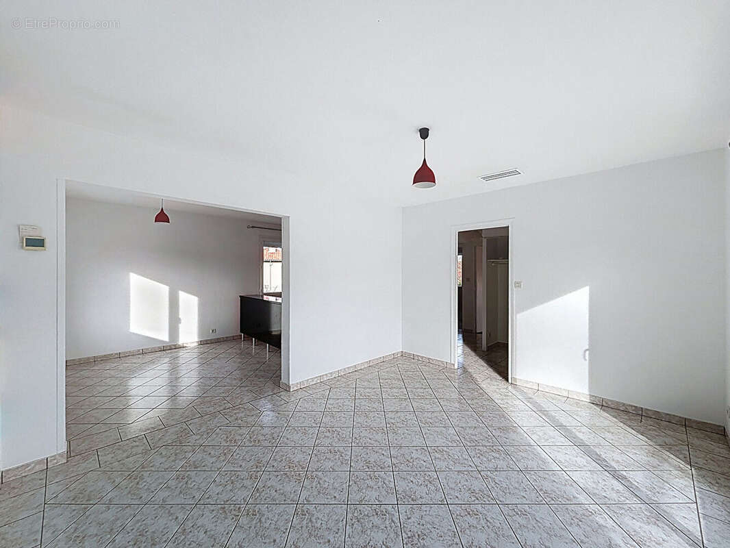 Maison à SEISSAN
