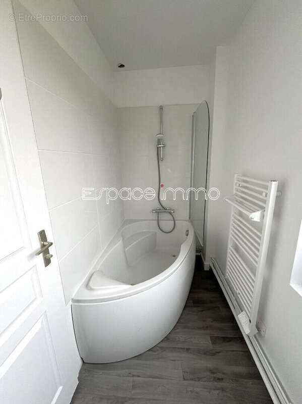 Ensemble immobilier vendu loué de deux maisons avec dépendances - 115m² - MONTVILLE - photo 13