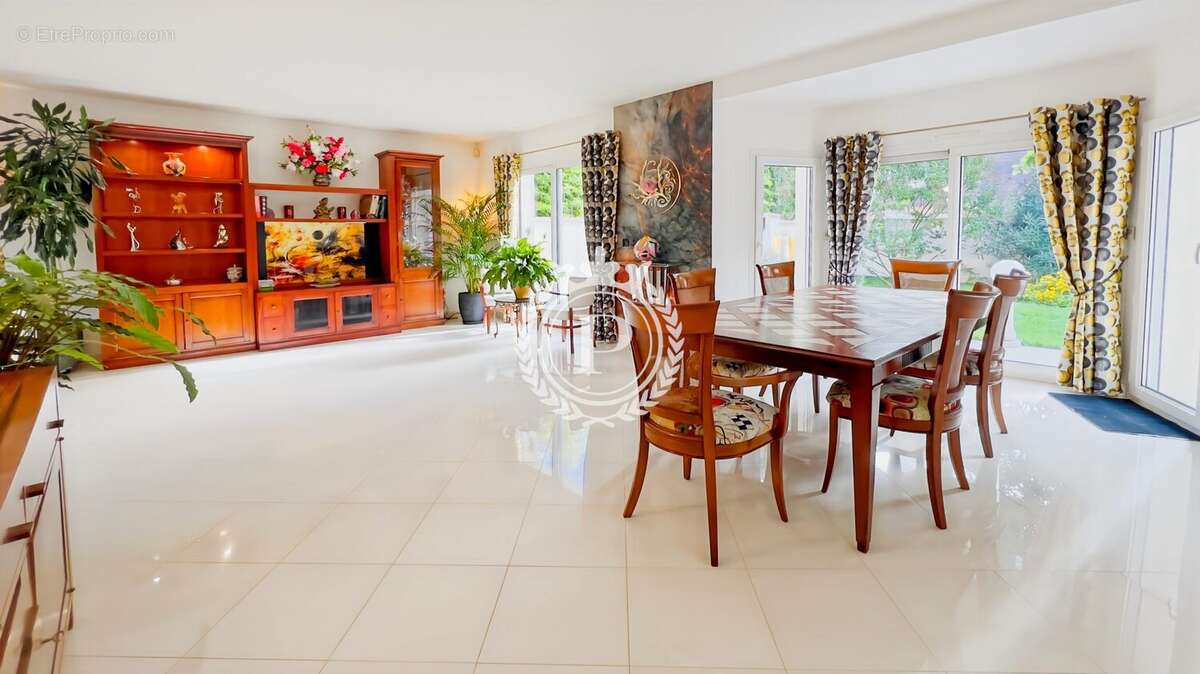 Maison à SAINT-GRATIEN