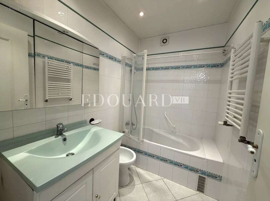 Appartement à ROQUEBRUNE-CAP-MARTIN