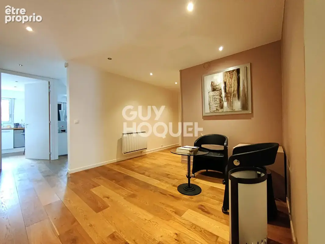 Photo Commerce à Courbevoie au prix de 560 000€