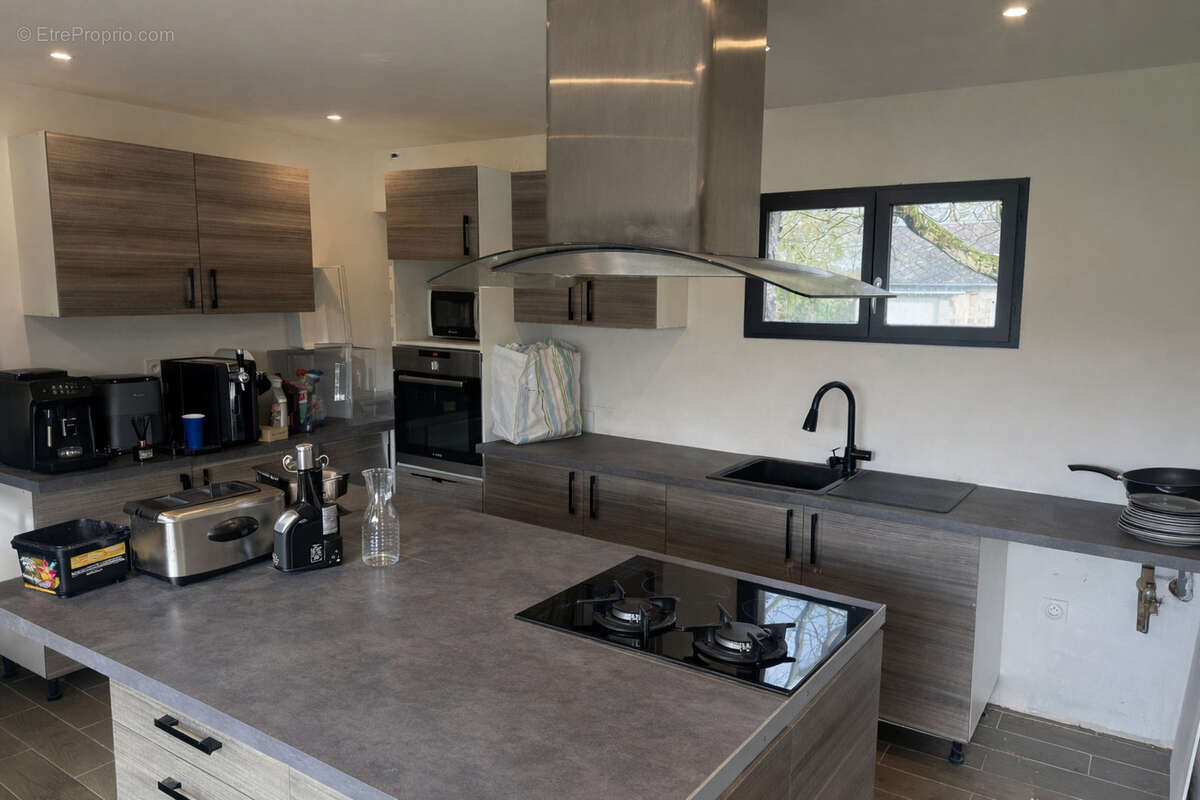 Maison à ILLEVILLE-SUR-MONTFORT