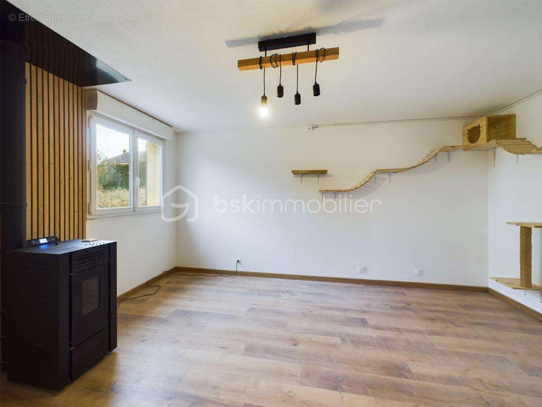 Maison à COURCELLES-CHAUSSY