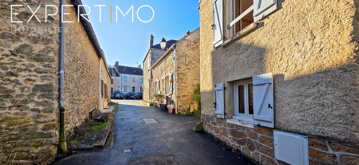 Maison à JANVILLE-SUR-JUINE