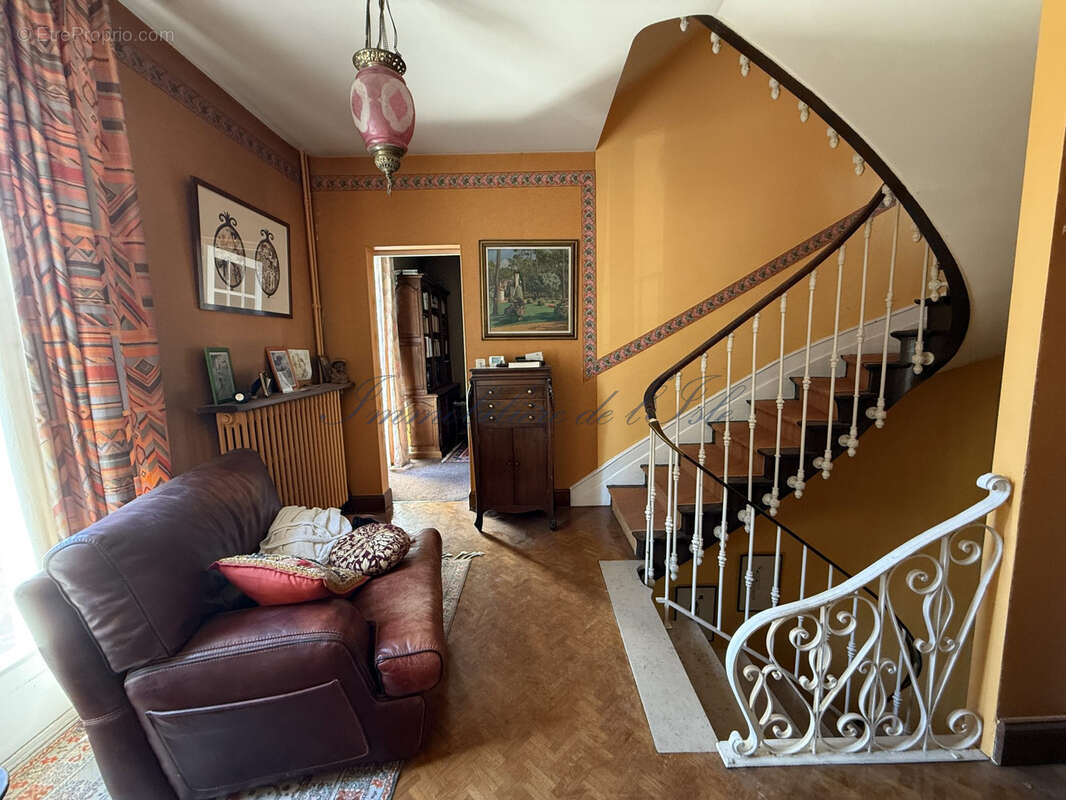 Immeuble a créer ou maison de caractère - centre historique - photo 10