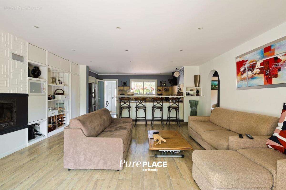 Maison/Villa T4 de 140 m2 à Évenos 83330 - photo 8