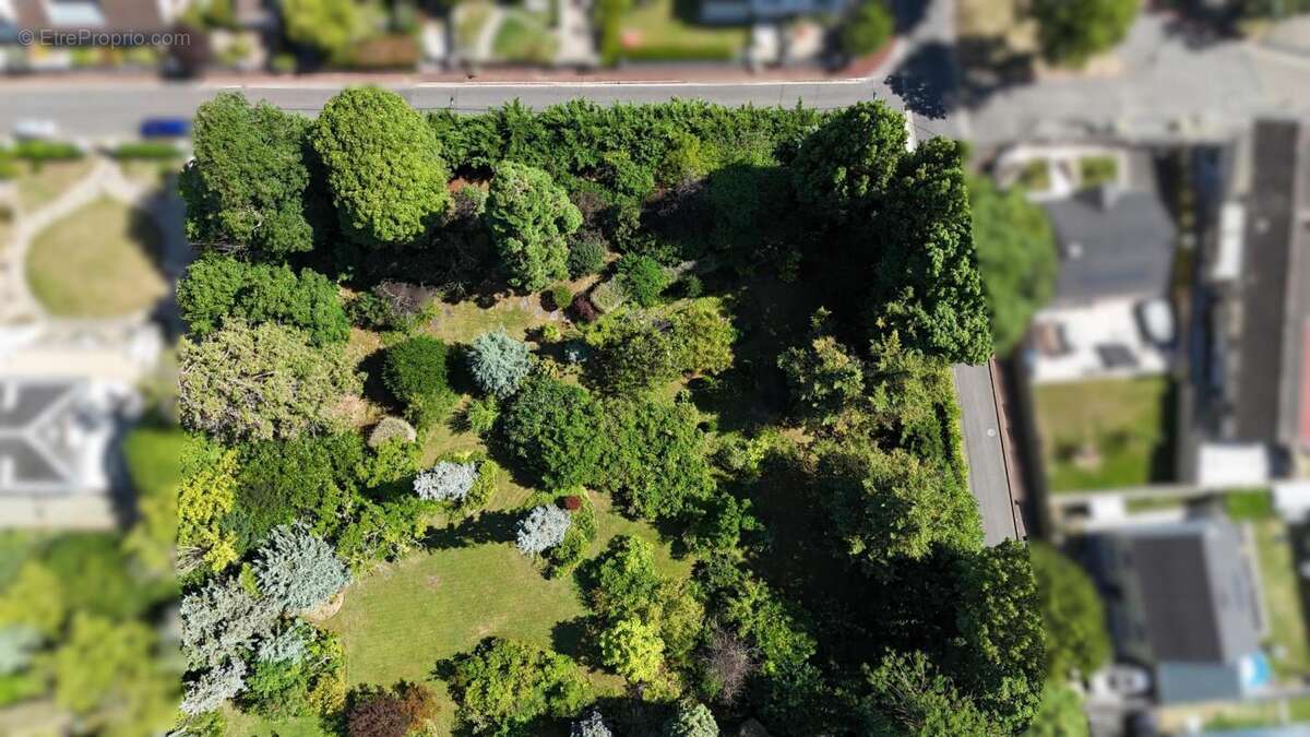 Terrain à FRANCONVILLE