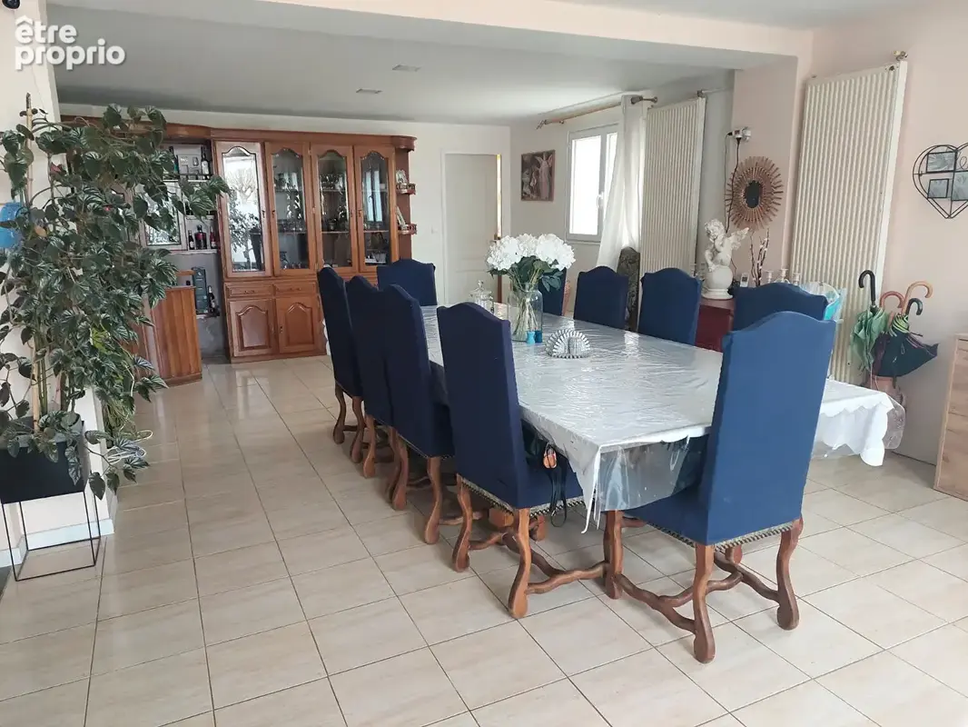 Maison plain-pied 223 m², 6 chambres, hangar et terrain constructible - photo 2