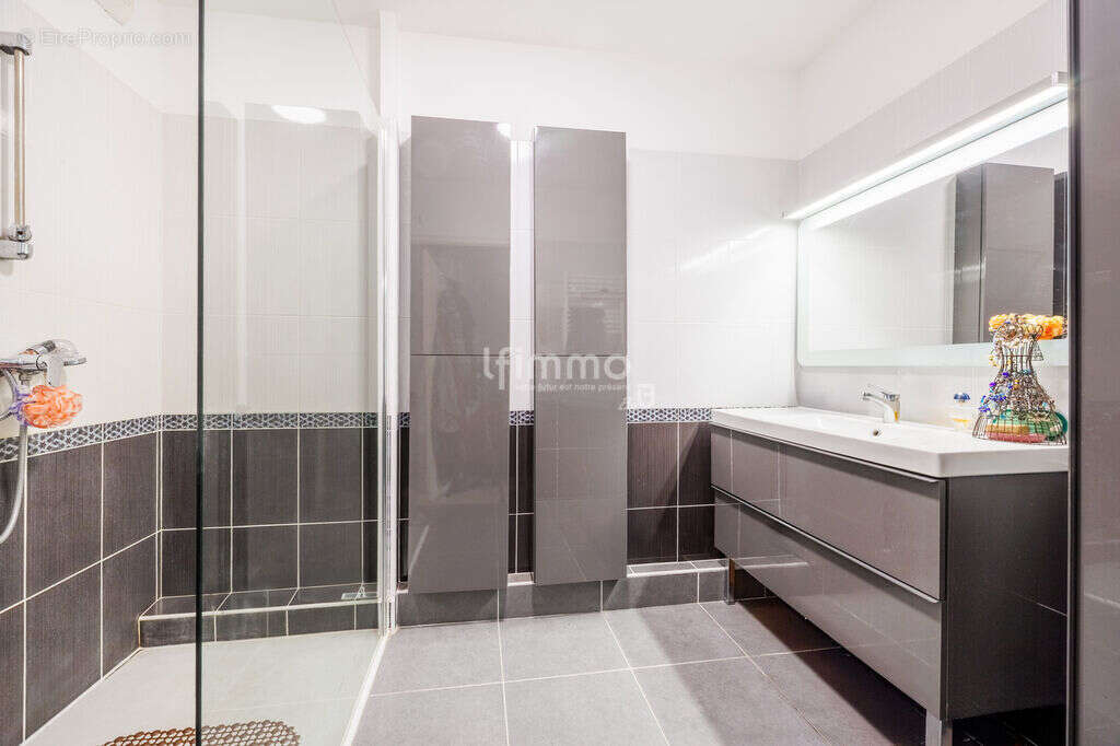 Appartement à MARSEILLE-2E