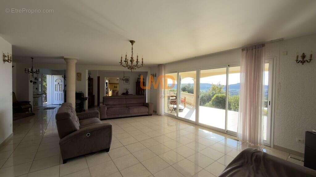 Domaine avec gîtes + villa de standing + 7 000 m² constructibles - photo 7