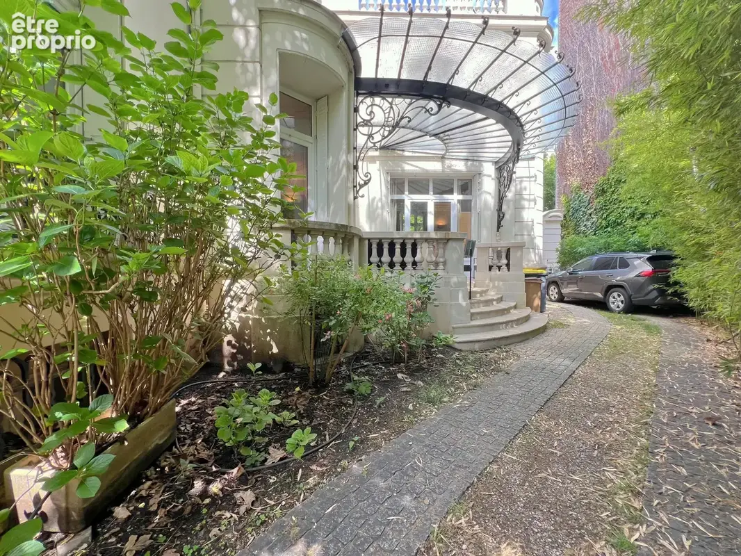 Hôtel particulier 4 pièces avec terrasse. - photo 3